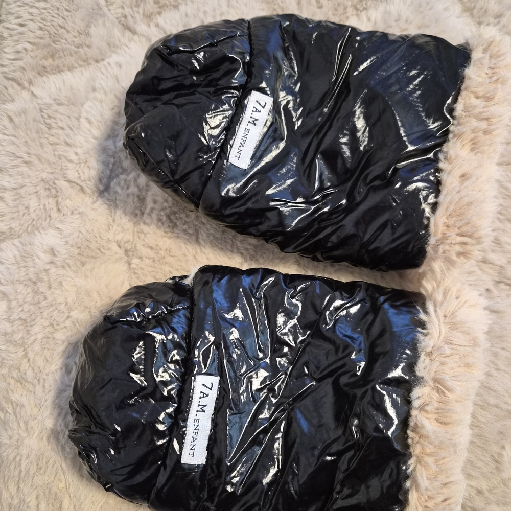 7AM Enfant Black Warmmuffs Polar Black